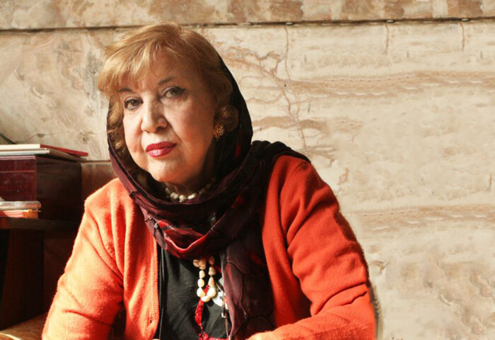 سیمین بهبهانی از بحرهای خاص استفاده و سنت را در ساختاری نو حفظ کرد