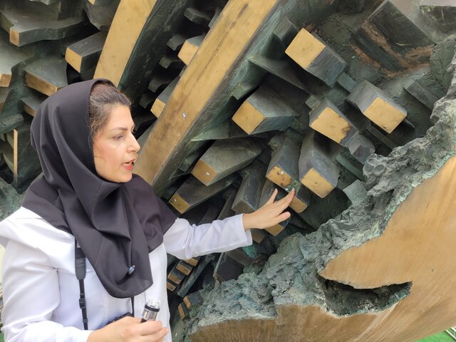 مرمت گوی برنزی ۳۰۰۰ کیلوگرمی در تهران آغاز شد