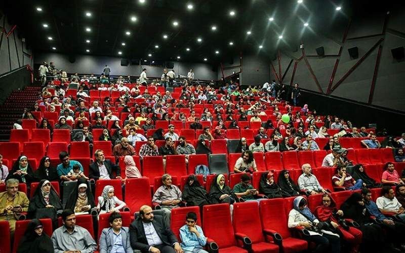 فروش ۹۰۰ میلیاردی سینما و تاثیر بلیت نیم‌بها