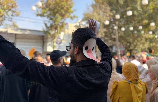 هنری که بی‌واسطه با مردم ارتباط برقرار می‌کند