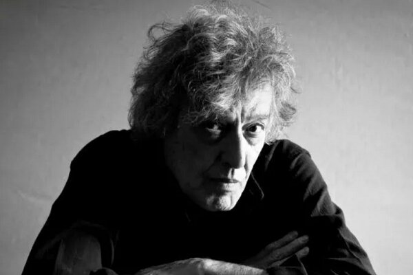 تام استوپارد از دنیا رفت؛ صحنه‌های بریتانیا به احترامش خاموش می‌شود