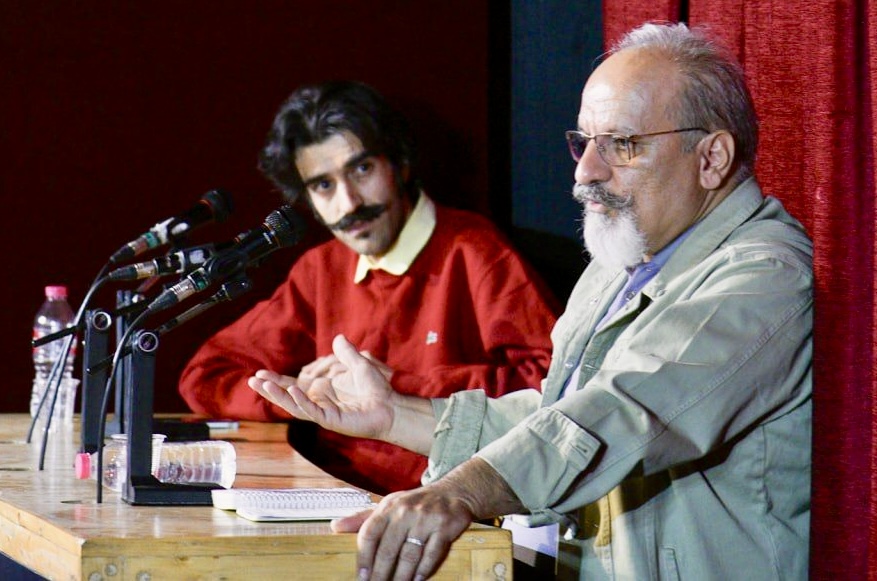 ایستادگی در برابر دوربین قدرت؛ خوانشی امروزین از «هملت»