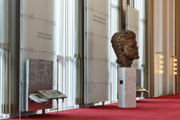 اعتراض نوازنده جز به ترامپ با لغو مراسم کریسمس