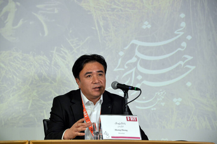 سینمای ایران را در چین تدریس می‌کنم