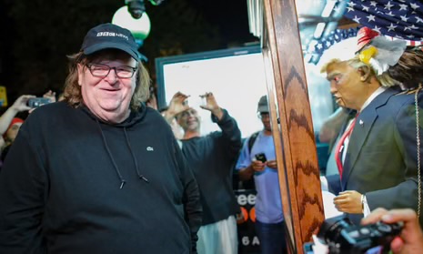 انتقاد شدید مایکل مور از ترامپ؛ او مجری هولوکاست علیه ایران است