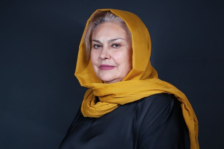مهرانه مهین‌ترابی بازیگر تئاتر می‌شود