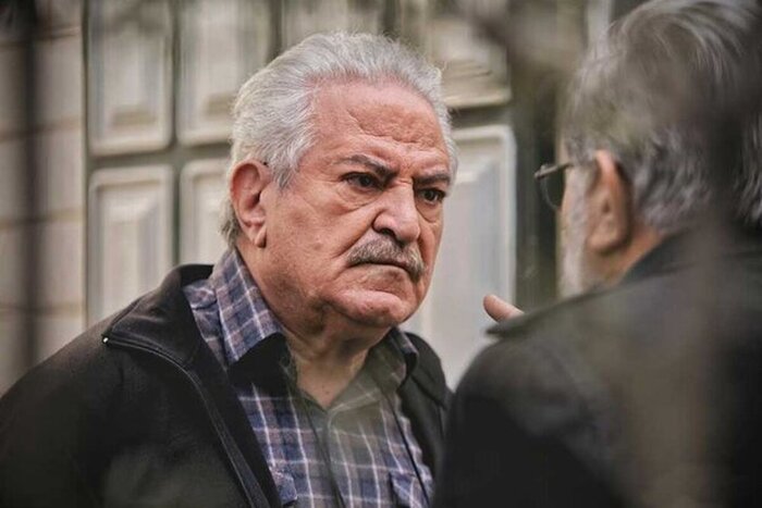 از هر کسی که مراقب آب و خاک مملکتم باشد حمایت می‌کنم