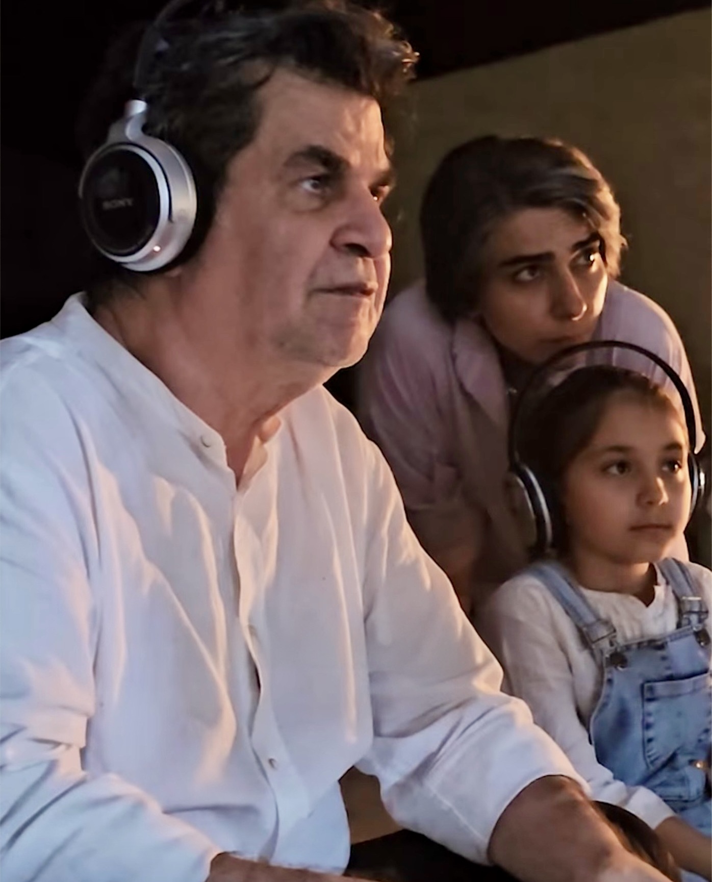 تایید حکم غیابی جعفر پناهی به حبس و ممنوعیت خروج از کشور در دادگاه انقلاب