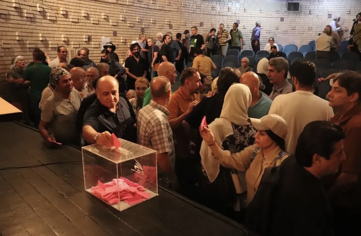 جلسه انتخاب اعضای هيات مديره جدید انجمن بازيگران خانه تئاتر
