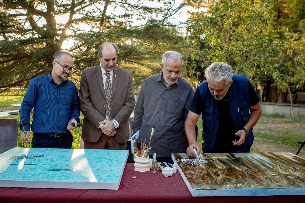 اشعار شفیعی کدکنی که در آواز محمدرضا شجریان آمده بود، بر بوم نقاشی نقش بستند