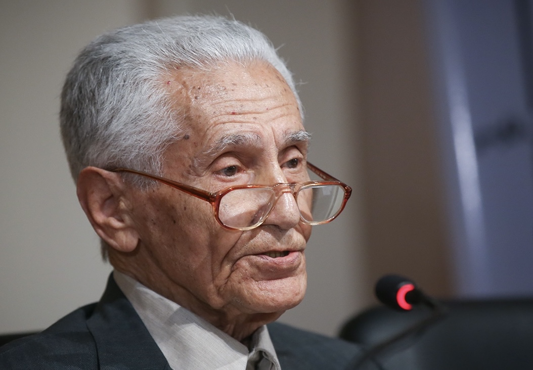 احمد سمیعی‌گیلانی