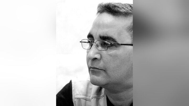 درگذشت یک، شاعر، نویسنده و روزنامه‌نگار در ۶۱سالگی