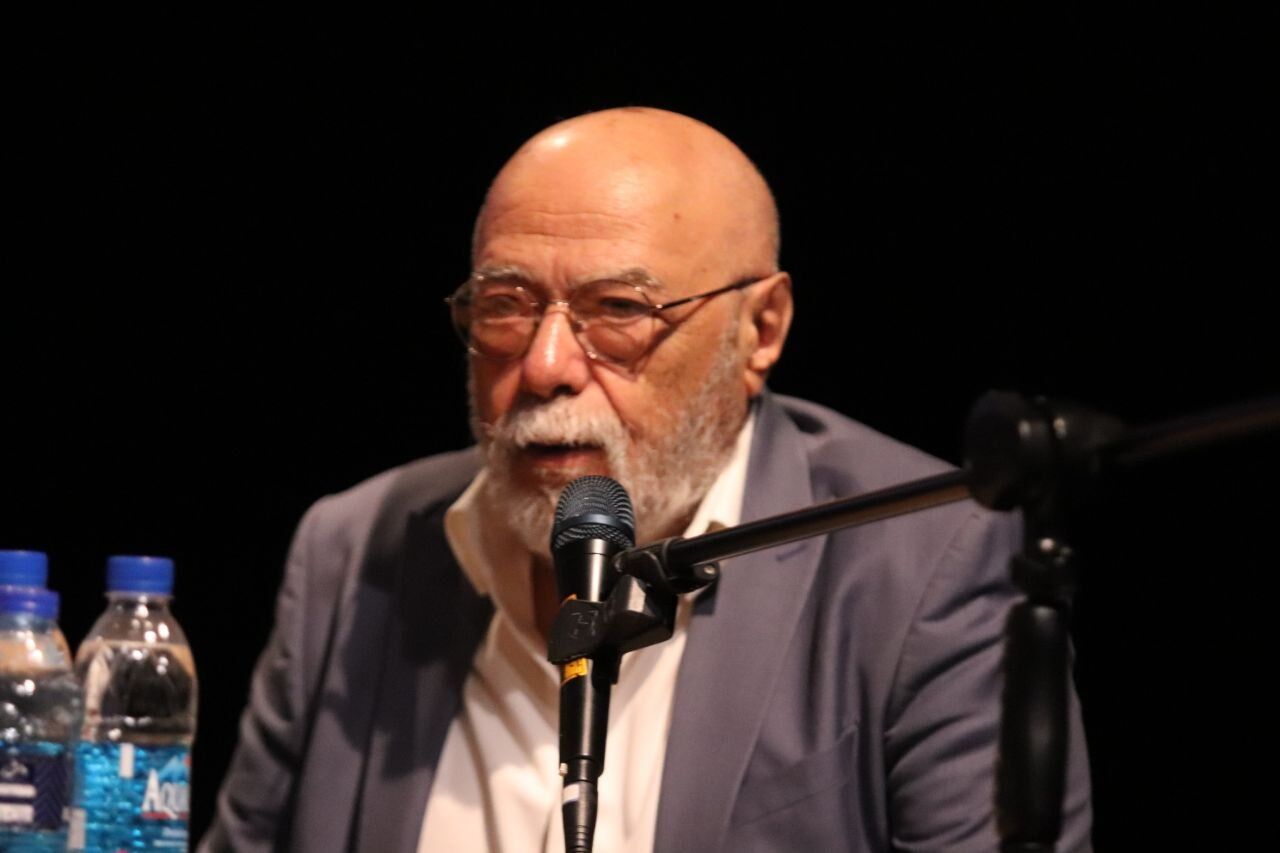 انتقاد شدید اکبر زنجانپور از اوضاع تئاتر
